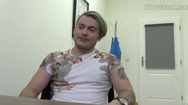 Lad with a great tattooed figure deepthroats a dick