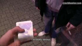 Bathtub foot worshipping and a blowjob for cash