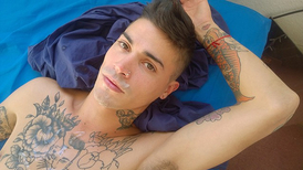 Trickster Pays A Man To Get His  Plumbed