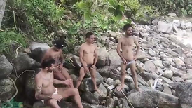 Boat drowns and 4 young people lost on an island have a insatiable time.